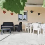 La Greenhouse - *