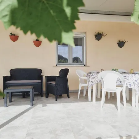 La Greenhouse - *
