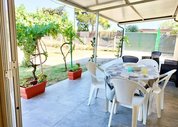 La Greenhouse - *